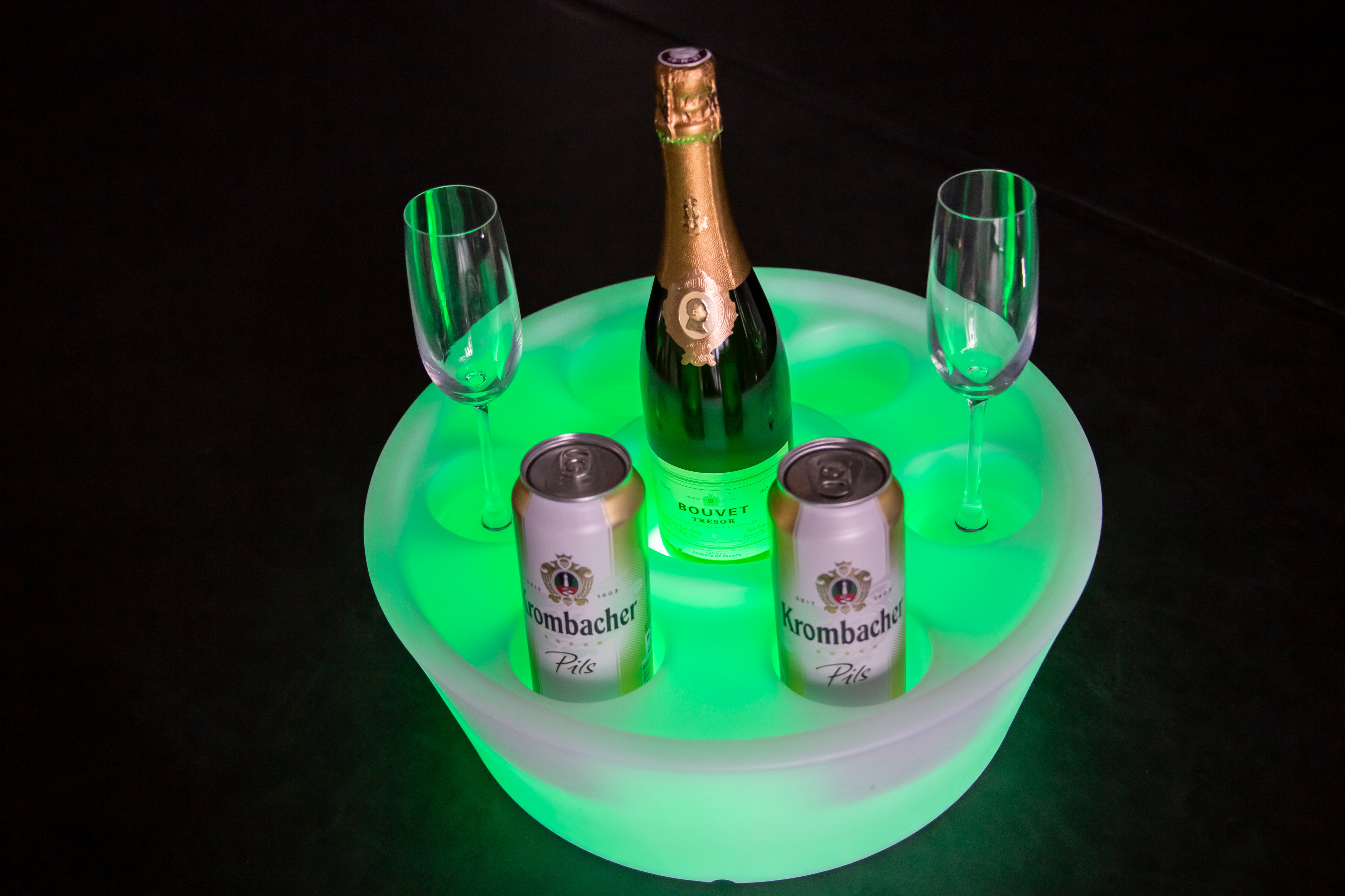 Schwimmende Poolbar Mit LED Beleuchtung Cover K nig schwimmende-poolbar-mit-led-beleuchtung-cover-k-nig