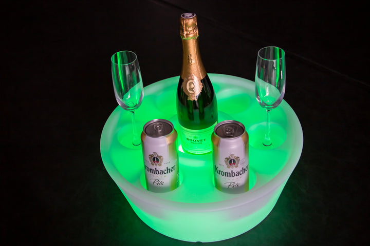Schwimmende Poolbar mit LED Beleuchtung
