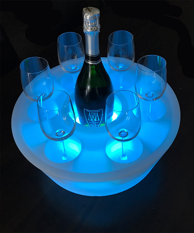 Schwimmende Poolbar mit LED Beleuchtung